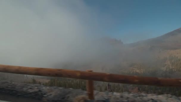 Наслаждаясь горным пейзажем на пути к горе Тейде на Тенерифе — стоковое видео