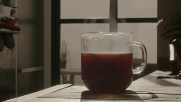 Varmt morgonkaffe för att starta en dag — Stockvideo