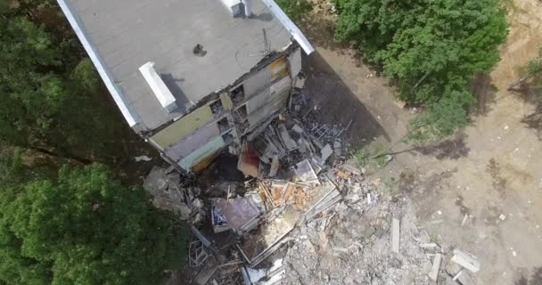 Заклади зруйнованої будівлі — стокове відео