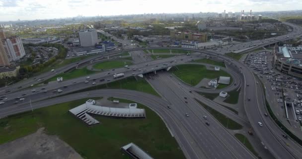 Luftaufnahme einer Straßenkreuzung — Stockvideo