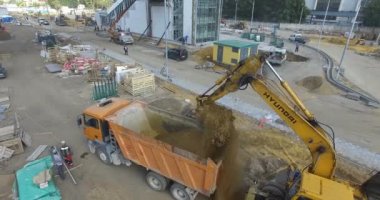 iş yerinde bir ekskavatör