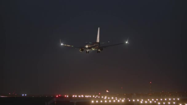Gece Uçak İnişi — Stok video