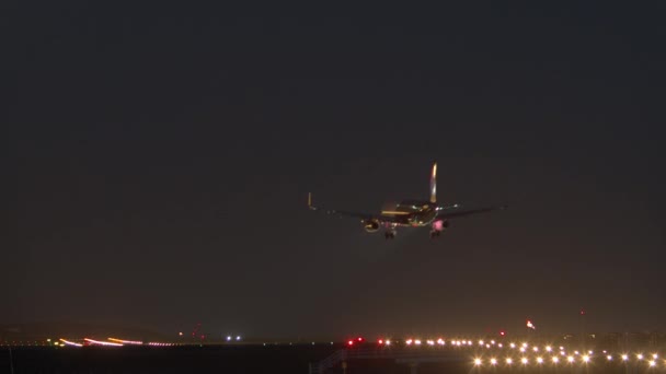 Arrivo notturno dell'aereo — Video Stock