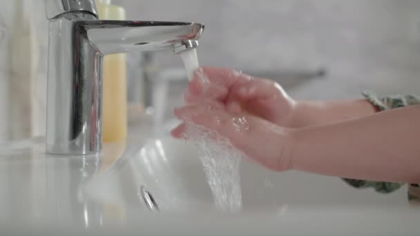 Руки для мытья — стоковое видео