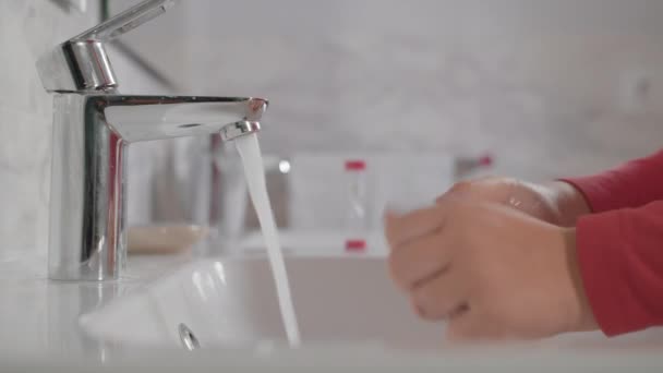 Lavagem das mãos com temporizador de areia — Vídeo de Stock