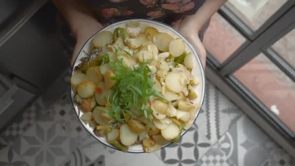 Apetyczne domowe danie wegetariańskie dla całej rodziny — Wideo stockowe