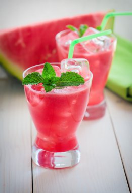 karpuz içecek gözlük