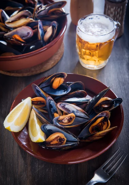 Färska musslor ångad med — Stockfoto