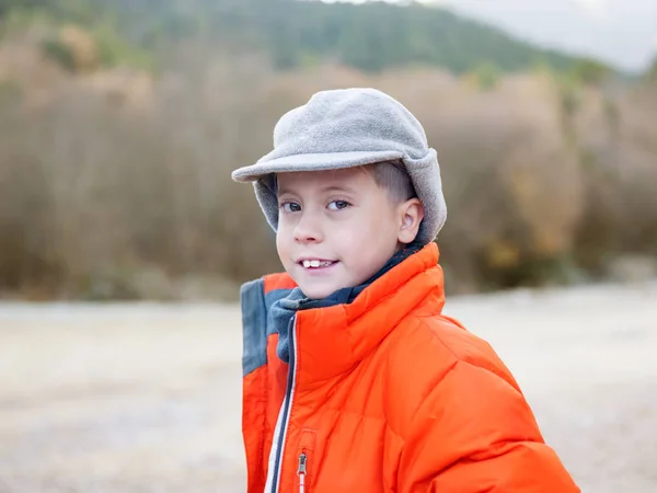 Schattige jonge jongen in een cap — Stockfoto