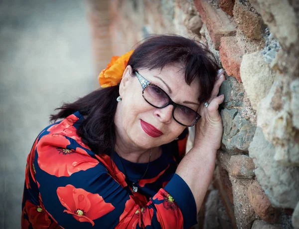 Retrato de bela mulher de meia-idade — Fotografia de Stock