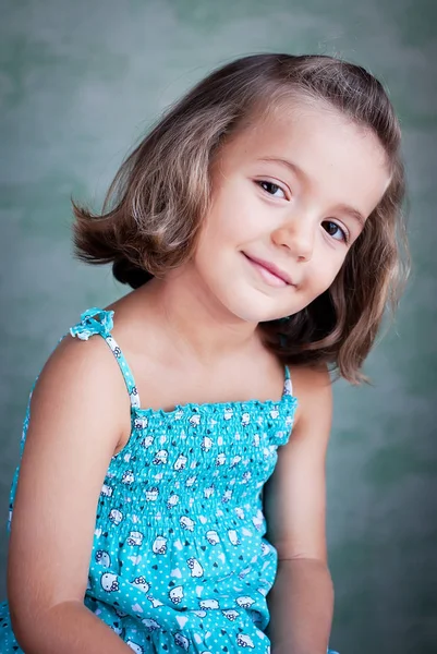 Pretty smiling girl portraite in studio — Stock Photo, Image
