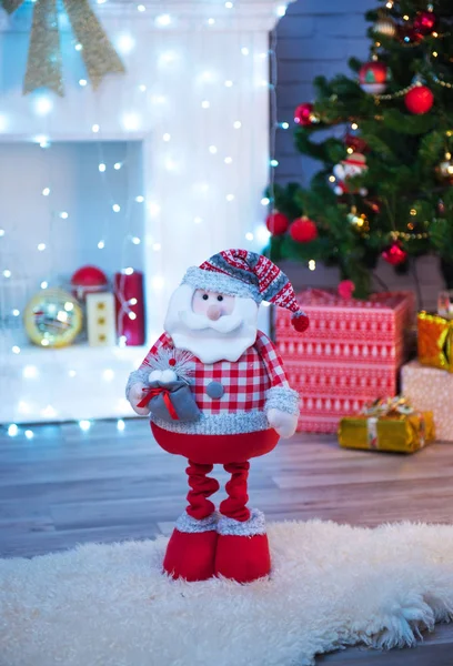 Puppen aus Weihnachtsmann und Weihnachtsdekoration — Stockfoto