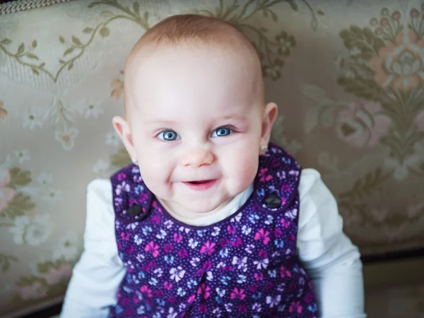 Cute beautiful little girl — Stock Photo, Image