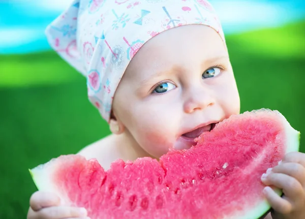 Girl with watermelon — Stock Photo, Image