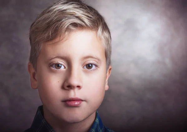 Retrato de un chico lindo — Foto de Stock