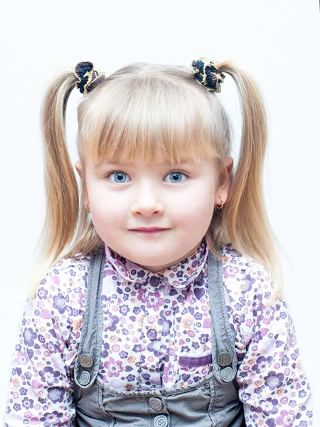 Pequena menina bonito com caudas — Fotografia de Stock