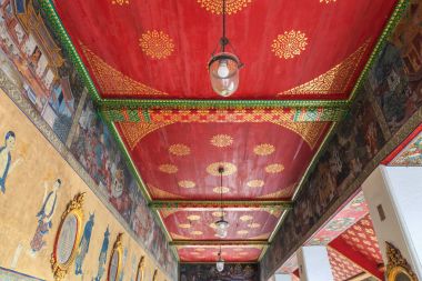 Duvarlara resim ve Wa Pavyonu tavan geleneksel Tay
