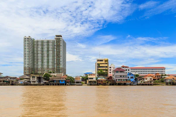 Resim Chao Phraya Nehri boyunca evlerin.