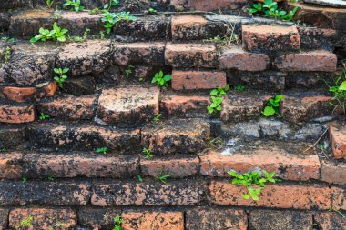 Eski harabe vintage kırmızı tuğla eski duvar resmini yakından