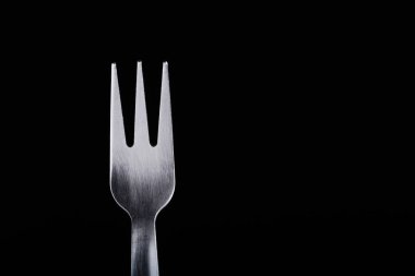 siyah arka planda çatal