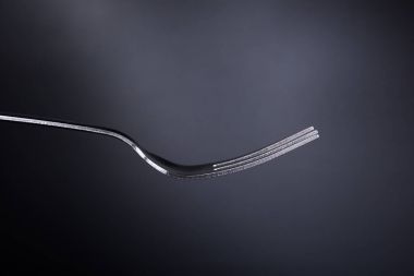 siyah arka planda çatal