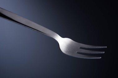 Beyaz arka planda çatal