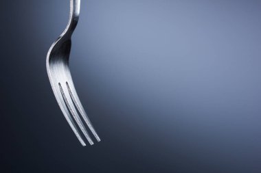 Beyaz arka planda çatal