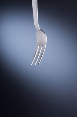 Beyaz arka planda çatal