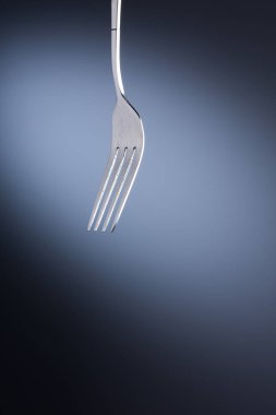 Beyaz arka planda çatal