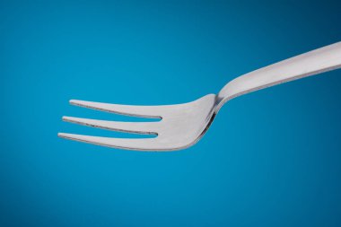 Mavi arka plan boş çatal