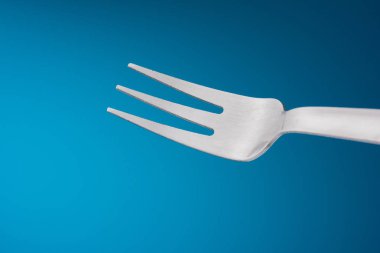 Mavi arka plan boş çatal