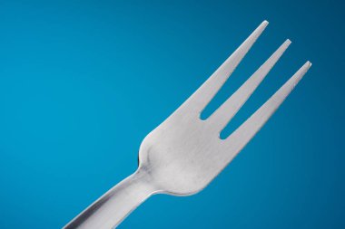 Mavi arka plan boş çatal