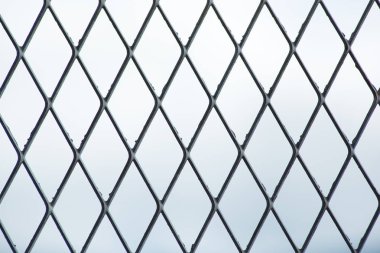 Kafes Tel gökyüzü arka plan üzerinde