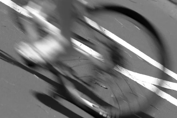 Suddiga cyklist siluett och skugga — Stockfoto