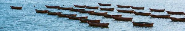 Barcos vacíos en el mar —  Fotos de Stock