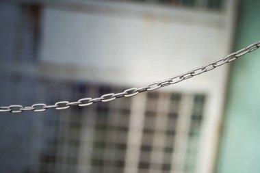 Kapı önünde Zinciri