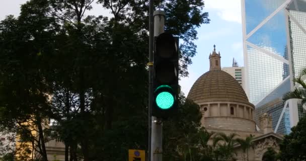 Verkeerslichten in de stad — Stockvideo