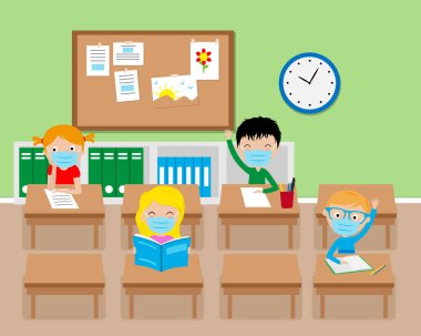 Sosyal mesafesi ve sağlık maskesi olan çocuklar okulda.