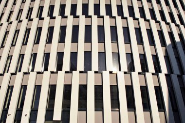  Modern bina. Modern ofis binası ile cam cephe.