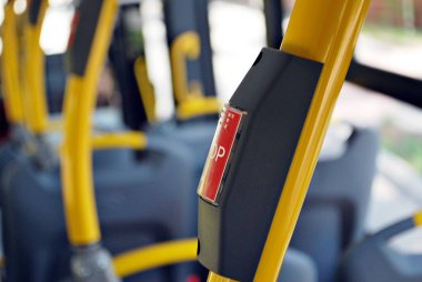 Otobüs durağı düğmesini kör ve seers için