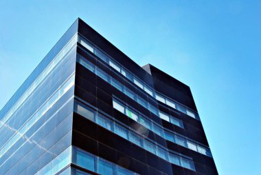 Modern bina. Modern ofis binası ile cam cephe