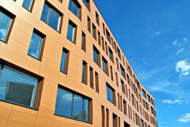 Modern bina. Modern ofis binası ile cam cephe.