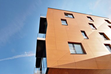 Modern bina. Modern ofis binası ile cam cephe.