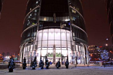 Varşova'daki ofis binaları geceleri,