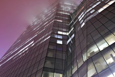 Modern bina. Modern ofis binası ile cam cephe