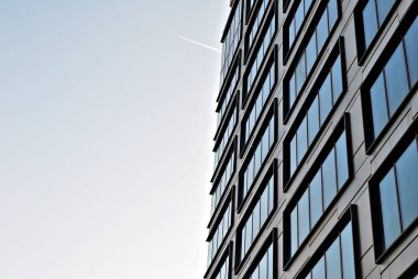 Modern bina. Modern ofis binası ile cam cephe