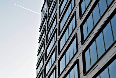 Modern bina. Modern ofis binası ile cam cephe