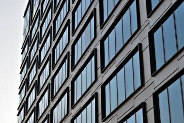 Modern bina. Modern ofis binası ile cam cephe