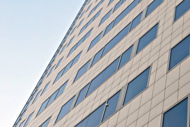 Modern bina. Modern ofis binası ile cam cephe