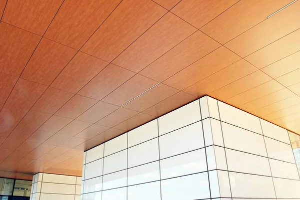 Modern bina. Modern ofis binası ile cam cephe.